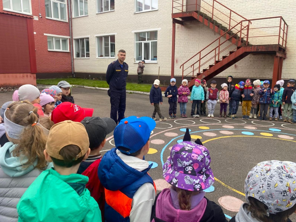 «Безопасное лето» для дошкольников Дубны провел Мособлпожспас