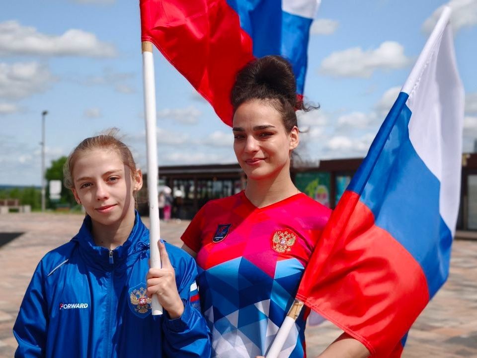 Чемпионка мира по самбо из Можайска ведет к победам свою крестницу