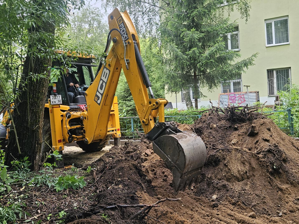 Новые парковочные места обустраивают во дворе в Жуковском