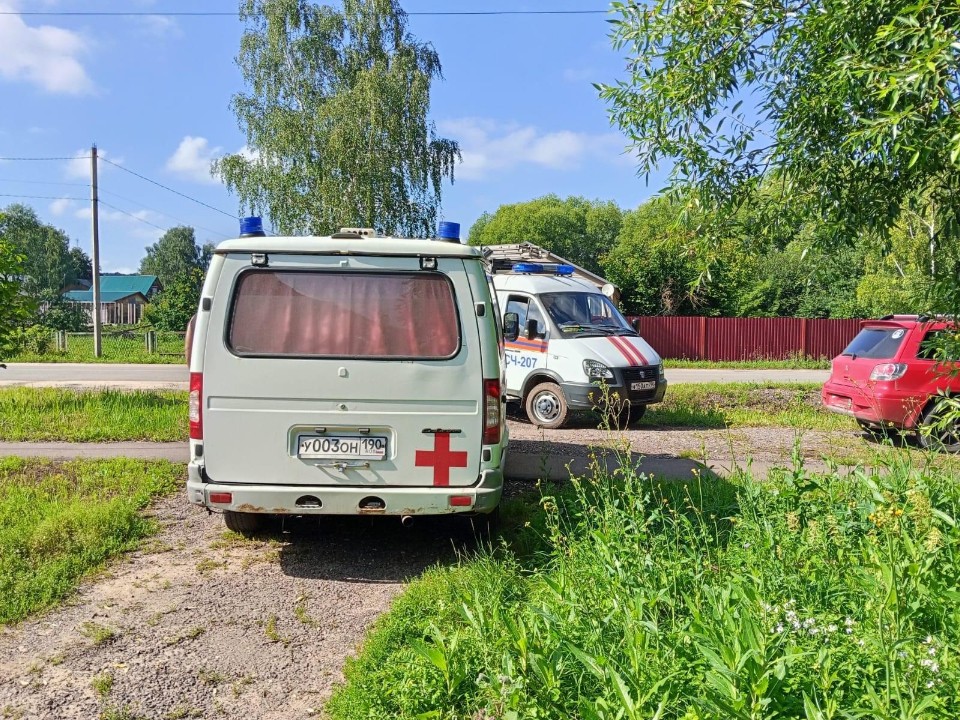 Спасатели транспортировали больную пенсионерку в Серебряных Прудах