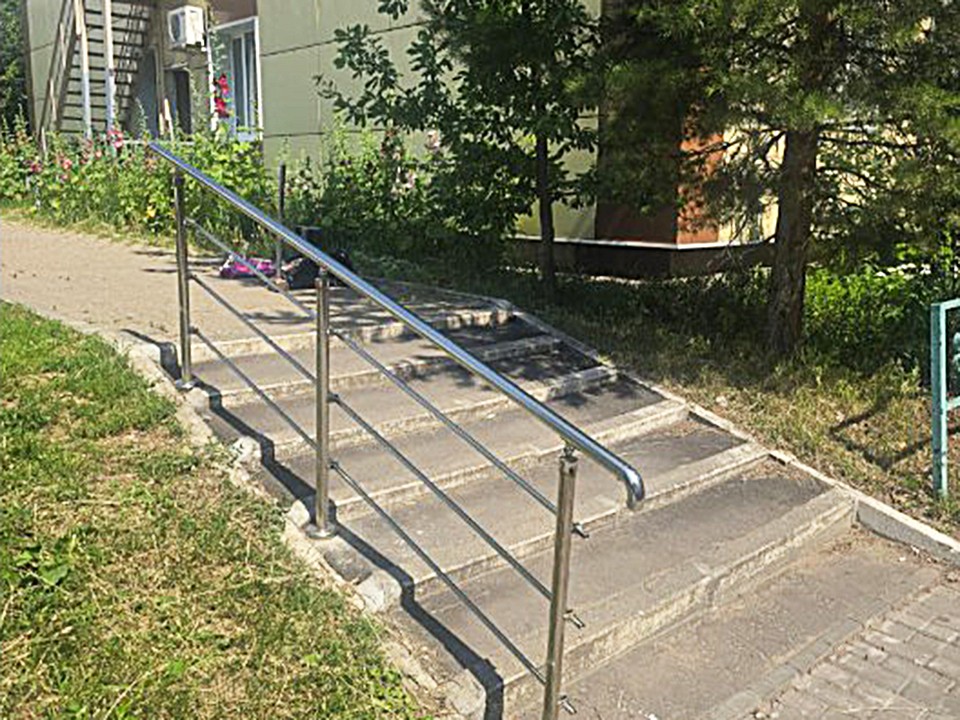 В Одинцове восстановили ступени и сделали перила у женской консультации