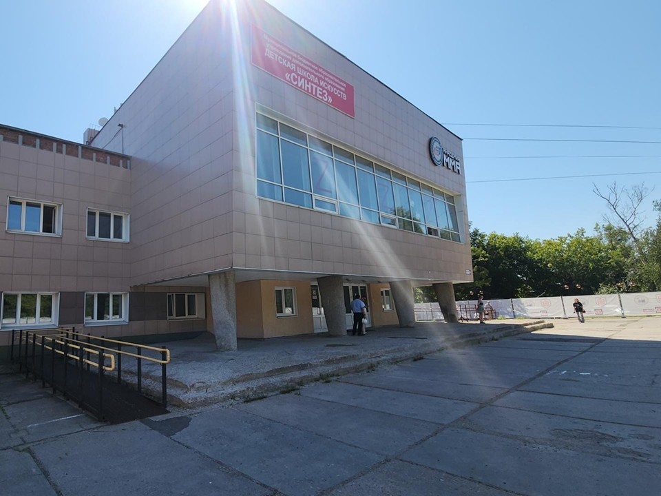 Большую бесплатную парковку получит школа искусств «Синтез» после капитального ремонта