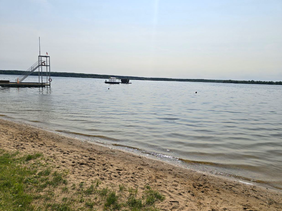 «Можайское море» принимает гостей: где в округе открыт пляжный сезон
