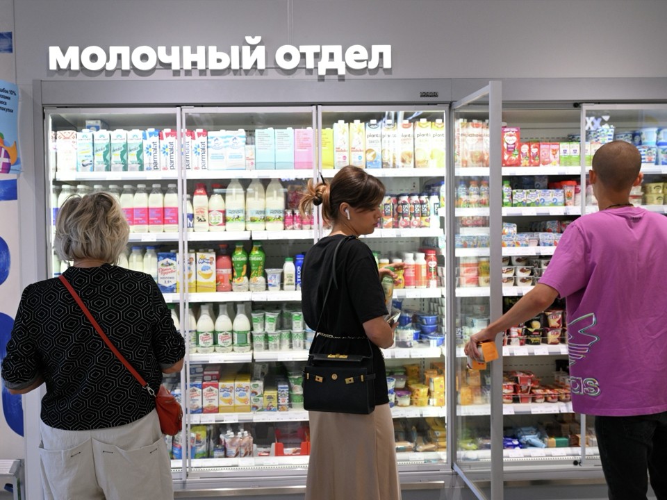 Роспотребнадзор объяснил, как выбрать качественное молоко в магазине