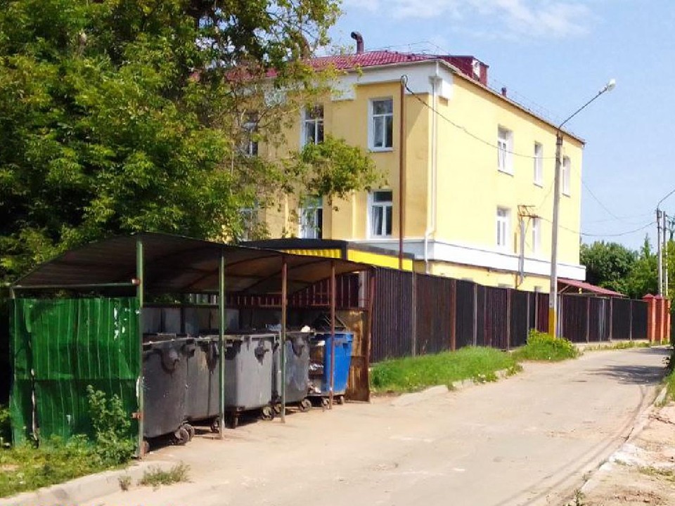 На контейнерной площадке на Лесной навели чистоту