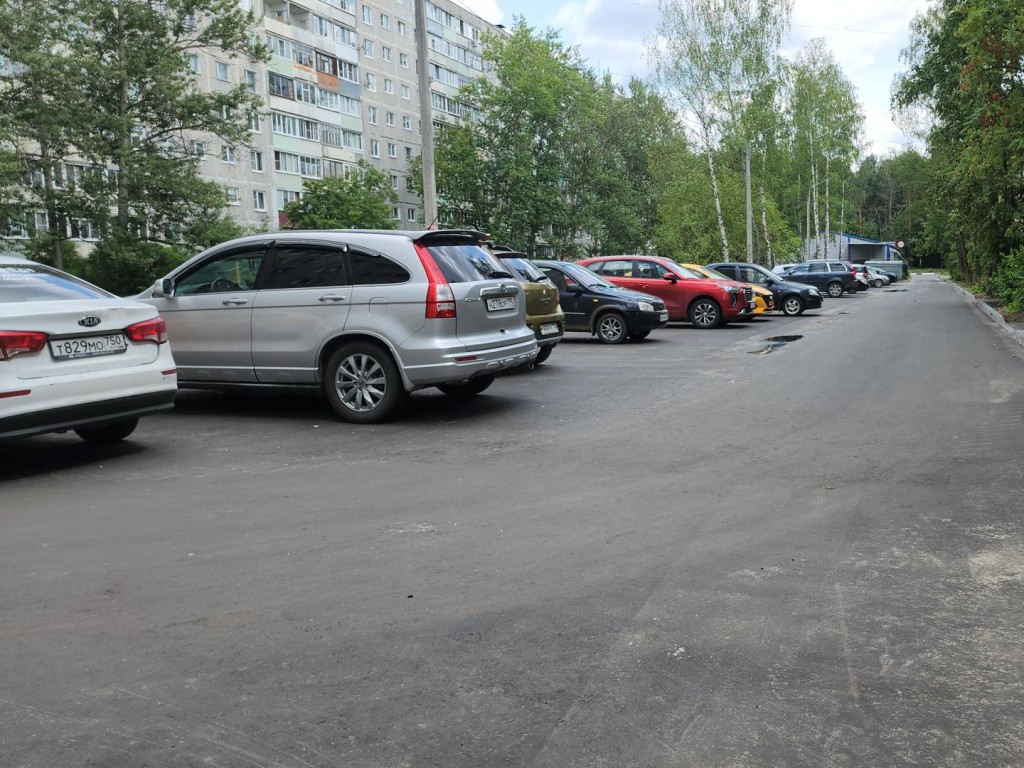 В 3-м микрорайоне Егорьевска обновили парковки и тротуары