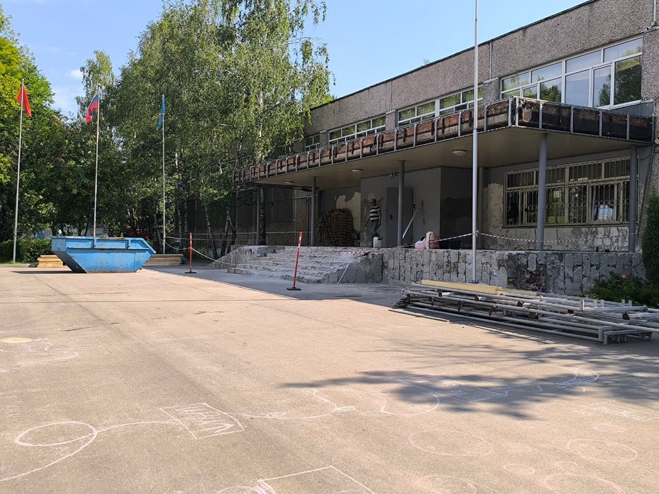 В школе №1 начались работы по реконструкции парадного входа