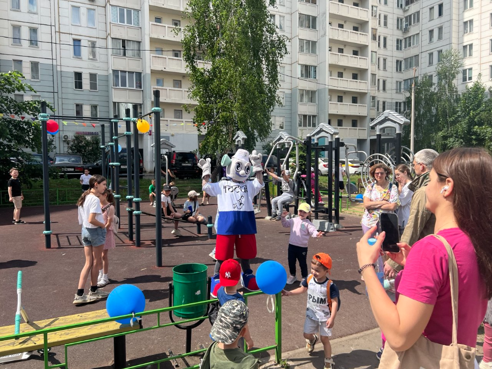 Подольчанам предлагают представить свои инициативы на конкурсе «Наш двор-2025»