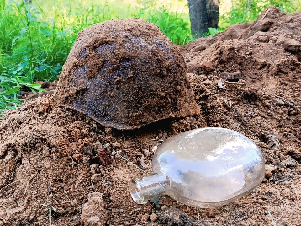 Под Звенигородом поисковики обнаружили под руинами останки трех советских солдат