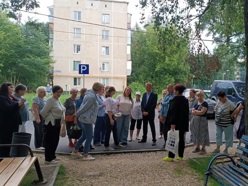 В поселке у Клязьминского водохранилища обсудили ремонт дорог и освещение
