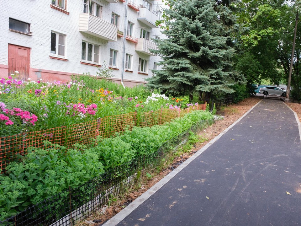 Новые лестницы, тротуары и пандусы обустроили во дворе на Октябрьской улице