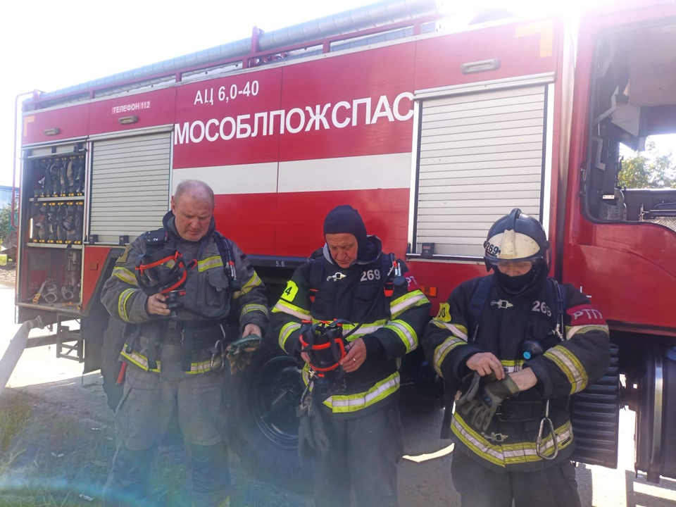 Спасатели потушили условный пожар в подвале на учениях в поселке Михнево