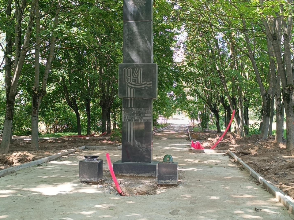 В парке «Защитники Москвы» началась установка четырехметровых спусков