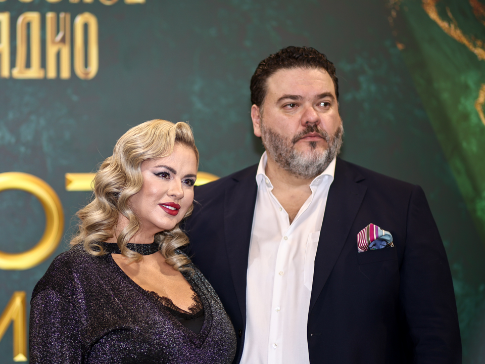 «Я его почти разорила»: Анна Семенович остроумно ответила на слухи о краже денег