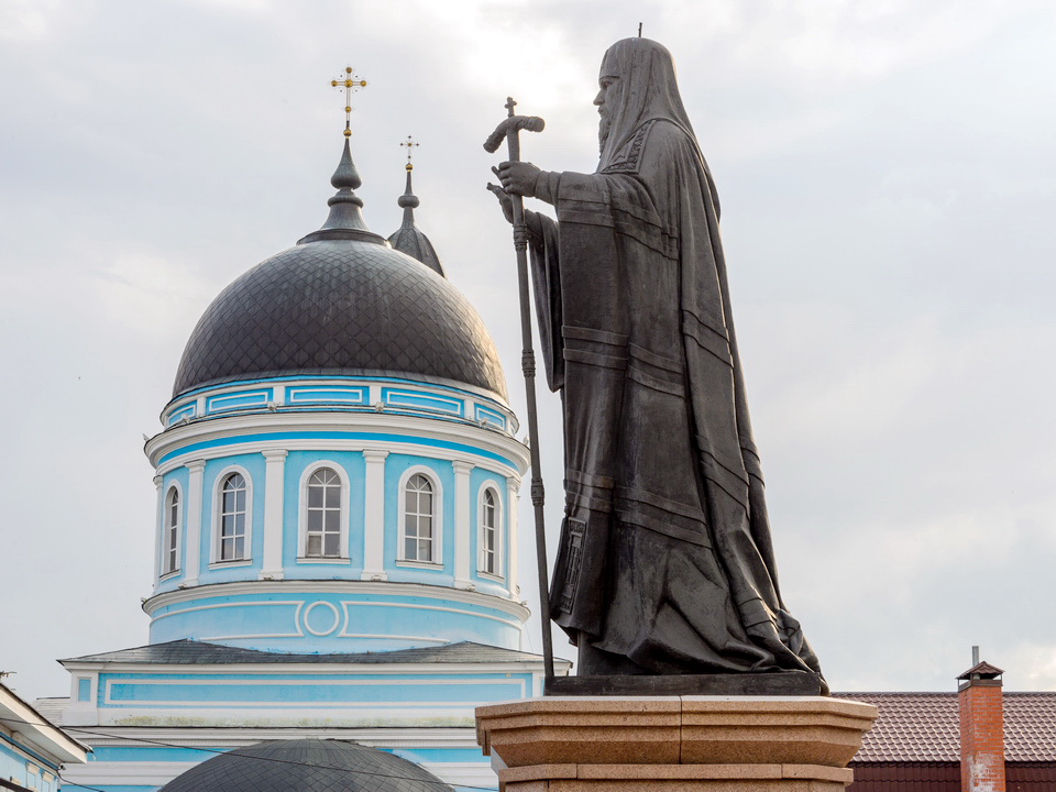Церемония возложения цветов прошла у памятника Патриарху в Ногинске