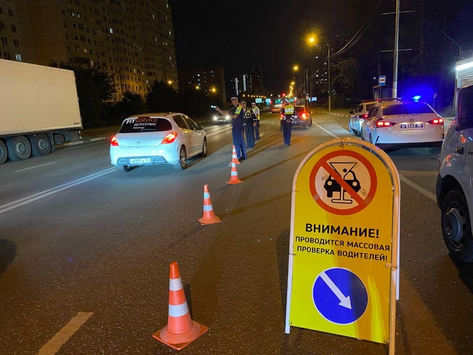 Инспекторы патрулируют улицы Мытищ и призывают водителей не садиться за руль в нетрезвом виде