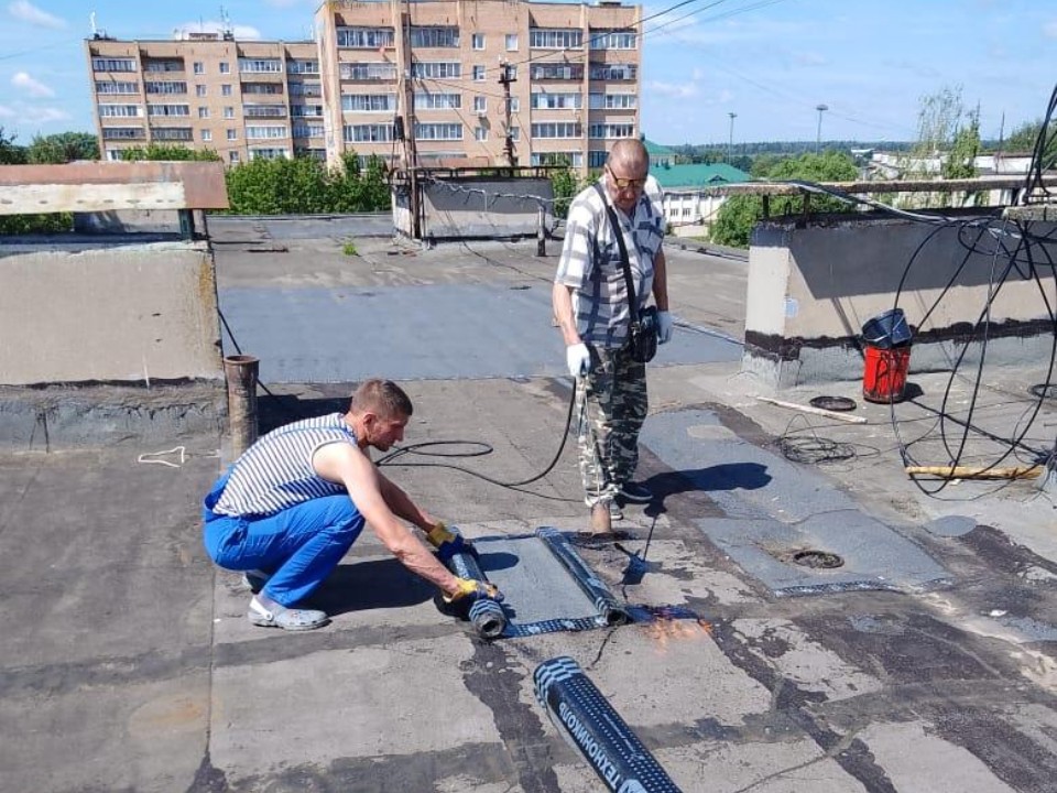 В Глебовском отремонтировали крышу жилого дома