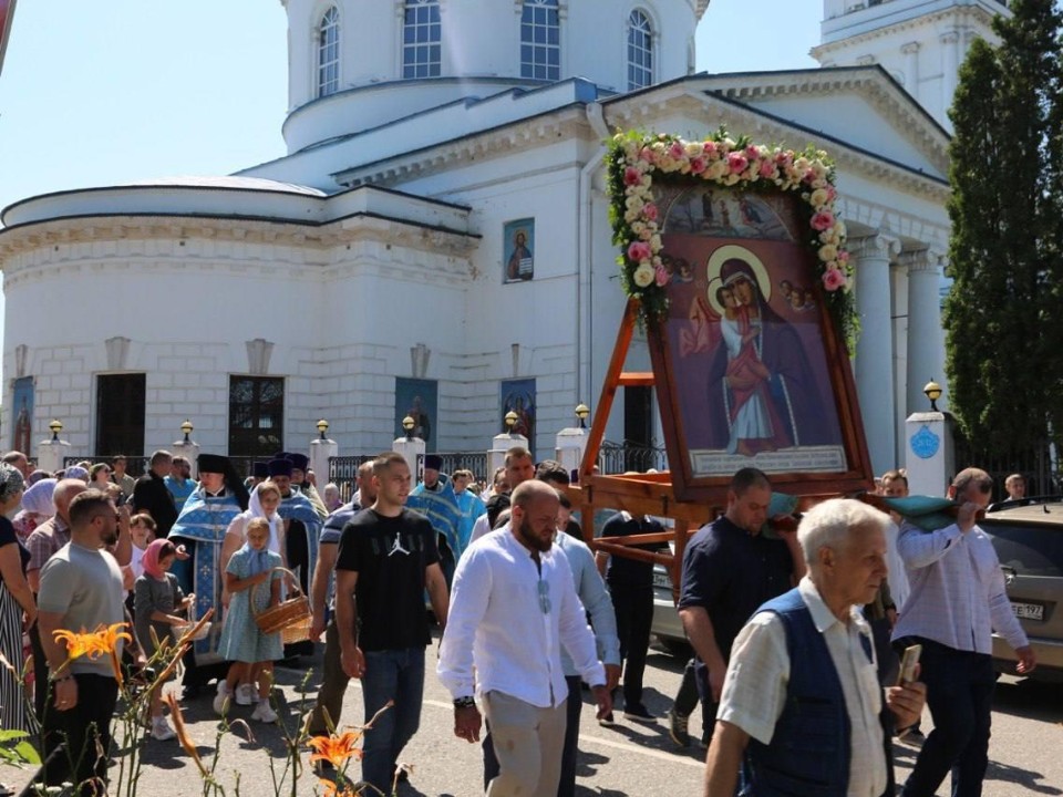 Крестный ход с иконой Божией Матери прошел в Серпухове