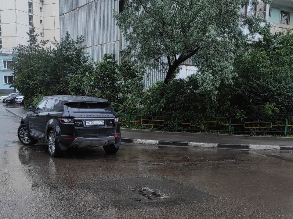 Коммунальщики успешно устраняют подтопления во дворах Котельников