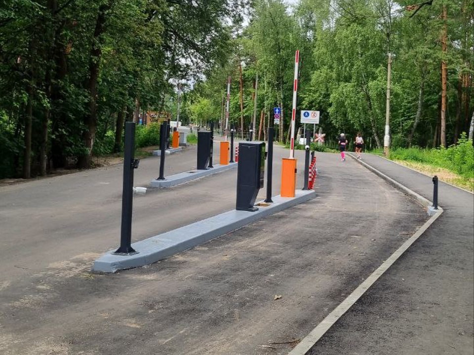 Заезд на парковку лыткаринского карьера теперь доступен только через шлагбаум