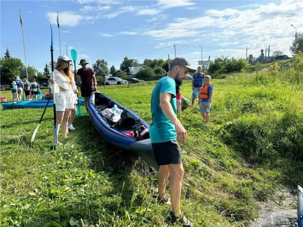 Семьи участников СВО в Можайске освоили каякинг в сплаве по Москве-реке