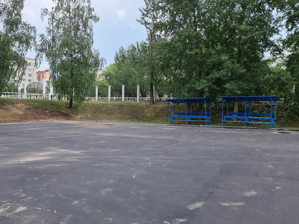 К концу августа на стадионе в Дзержинском обновят спортивную площадку