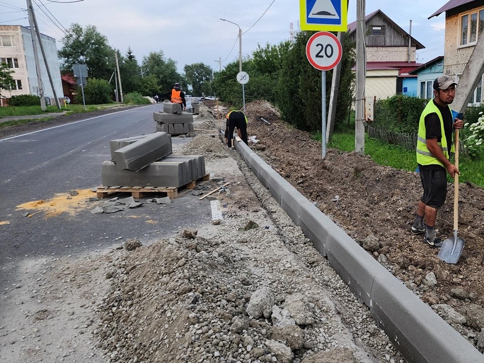 Долгожданный тротуар вдоль оживленной дороги построят в Арнееве к началу учебного года