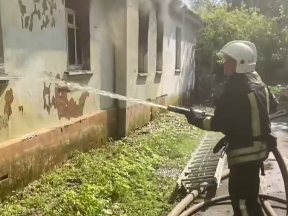 Появились кадры тушения пожара в Солнечногорске