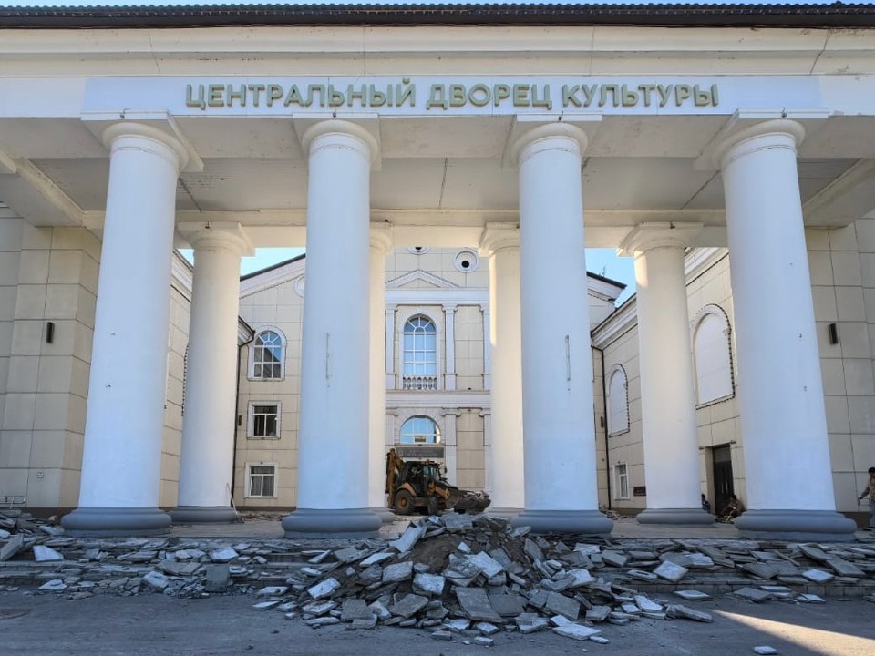 В Центральном Дворце культуры начался ремонт входной группы