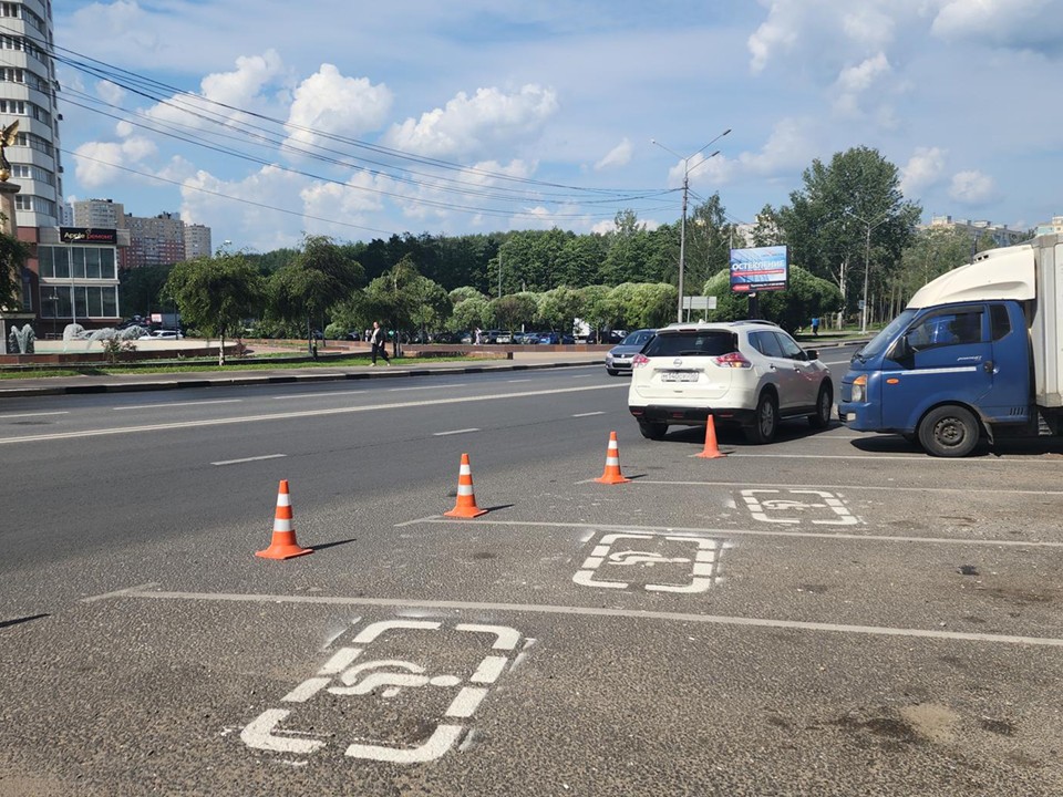 В центре Пушкино нанесли разметку парковочных мест для инвалидов