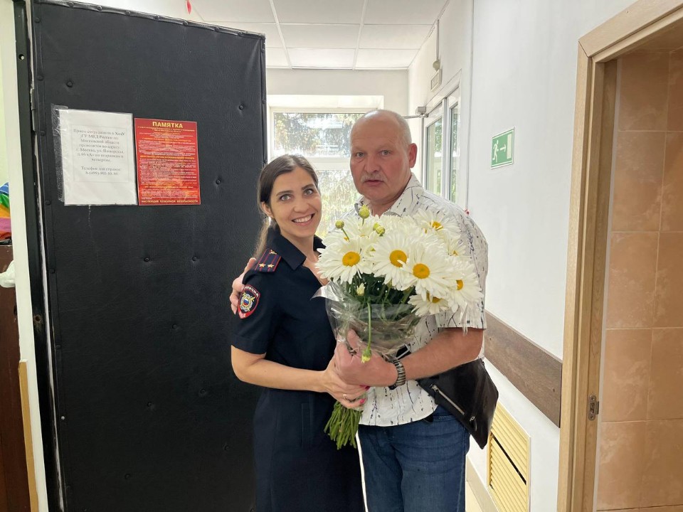 Женщин-полицейских Ленинского округа поздравили с Днем семьи, любви и верности