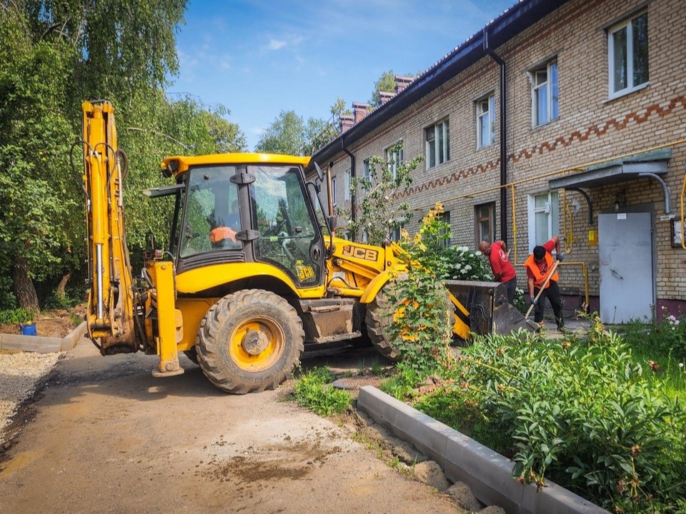 Реконструкцию двора в бронницком поселке Горка завершат в июле