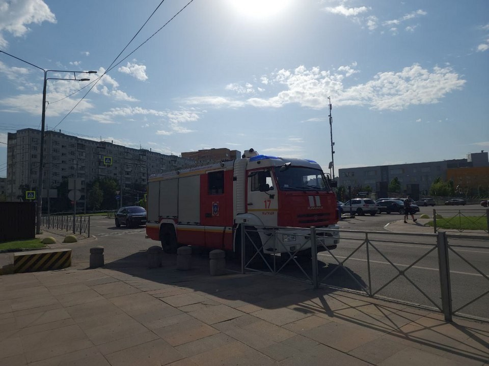 Торговый центр в Мытищах эвакуировали: экстренные службы уже на месте