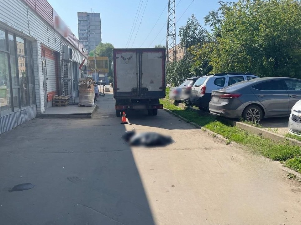 Водитель грузовика насмерть сбил пенсионерку в Лобне