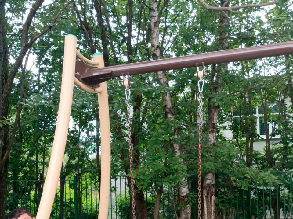 Игровую зону в деревне Новая сделали безопасной для детей