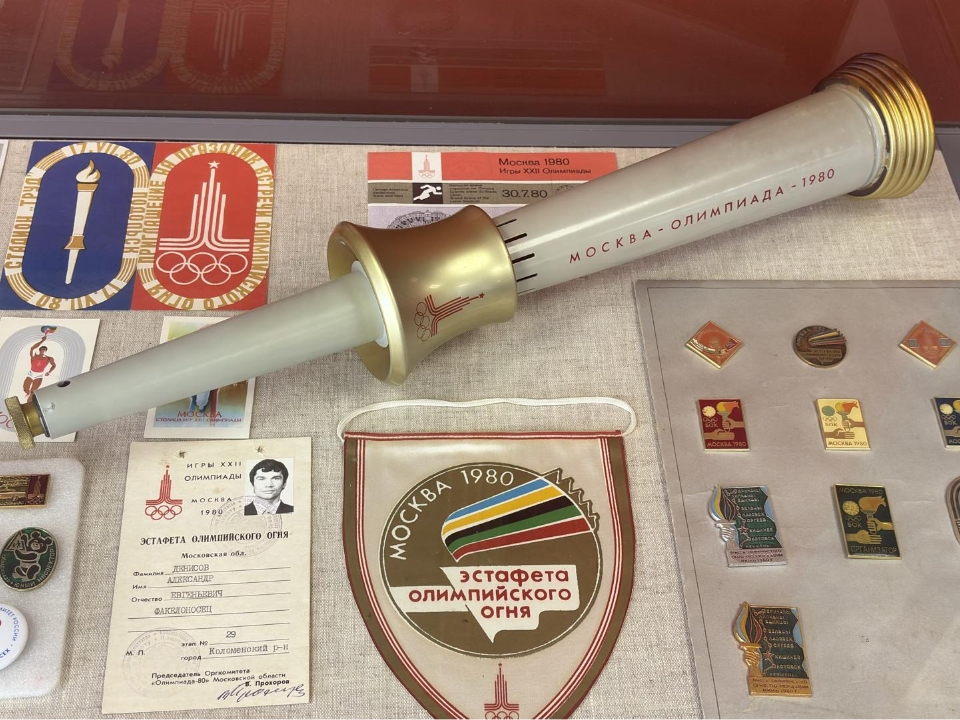 Артефакты из коллекций олимпийских факелоносцев показали в Коломне