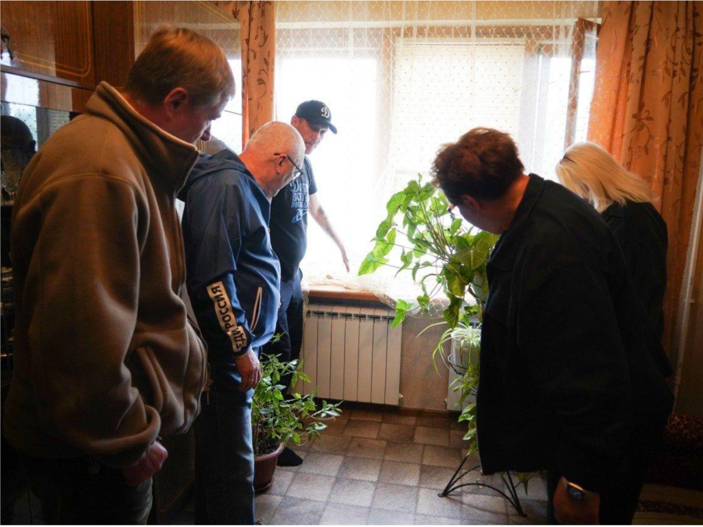 Депутаты Воскресенска проверили капремонт домов в микрорайоне Лопатинский