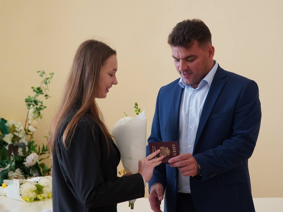 Вручение главного документа гражданина РФ в Можайске показали в прямом эфире