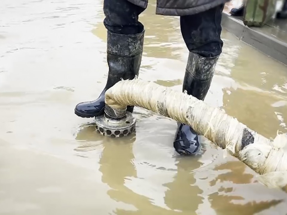 В домодедовской деревне Кучино откачают воду с участков и установят напорные коллекторы