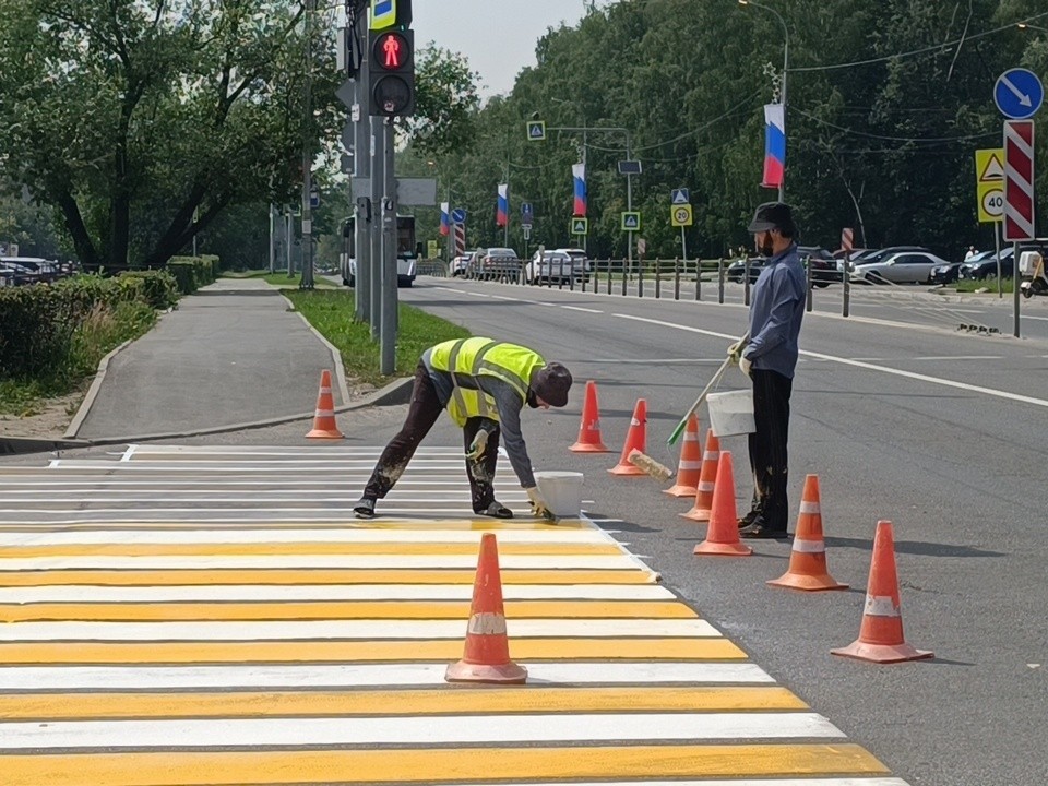 Пешеходные переходы на улице Ленина в Лобне сделали безопаснее с помощью особой разметки