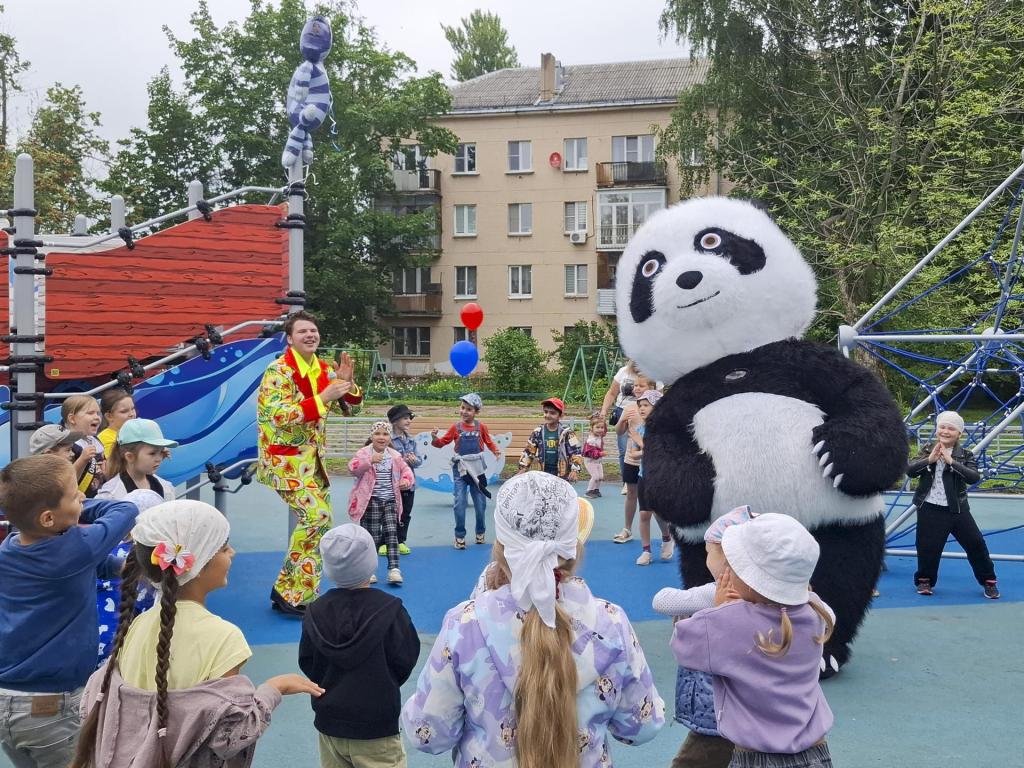 Во дворе дома №18 на улице Первомайской открылась новая детская площадка