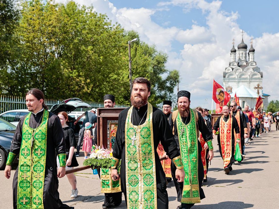 Православные верующие с молитвой будут три дня идти из Мытищ в Троице-Сергиеву лавру
