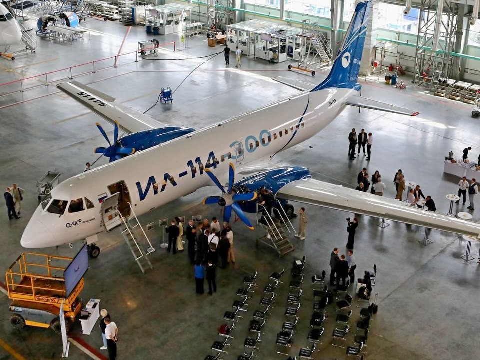 Опытный образец Ил-114-300 из Луховиц представили покупателям и главе правительства РФ