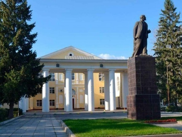 Возле ДК «Цементник» установят качели и фонтан