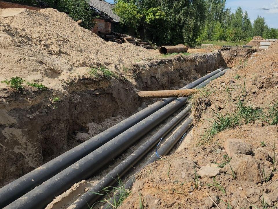 В Григорьевском меняют аварийный участок теплотрассы и сетей с горячей водой