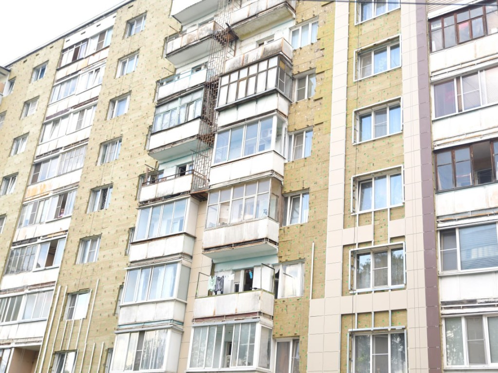 Фасады обновляют по графику: в Дмитровском округе ремонтируют два больших жилых дома