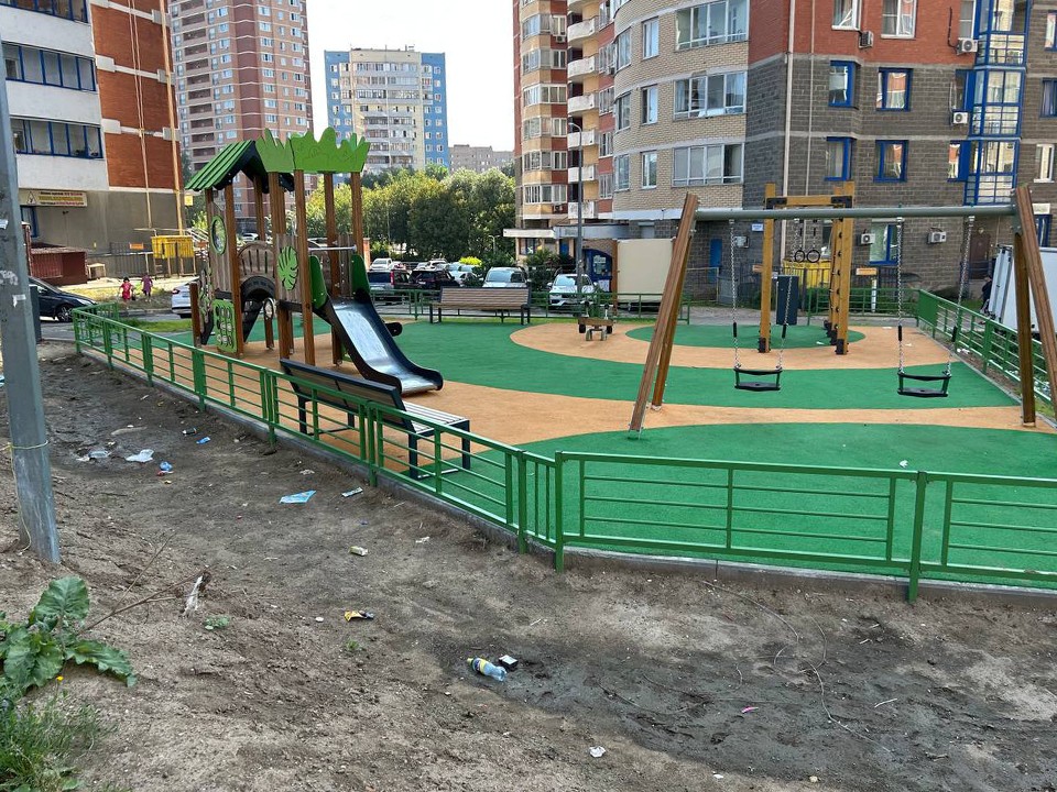 Детскую площадку на Московском проспекте в Пушкино очистят от грязи и мусора до 31 июля