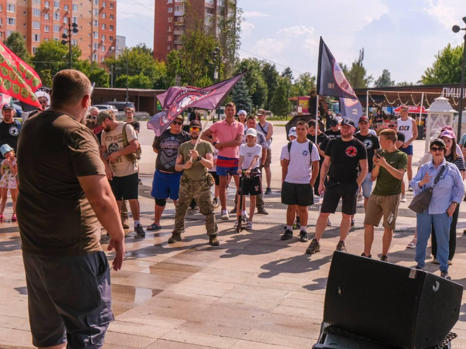 В Парке Победы участники «Русской общины» выступили с концертом в поддержку бойцов СВО