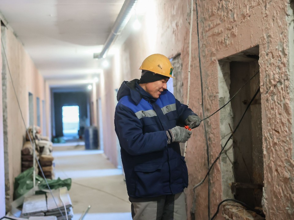 Старое здание на улице 60 лет Октября утеплят с помощью новой методики