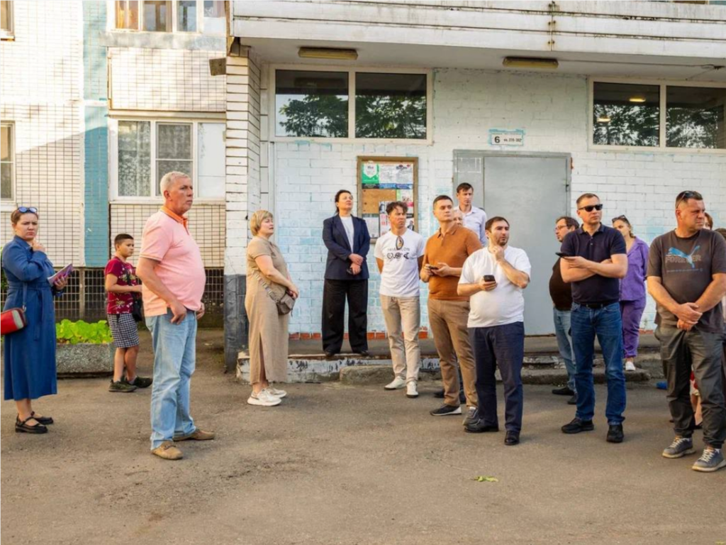 В доме на улице Некрасова обновят подъезды до 1 августа